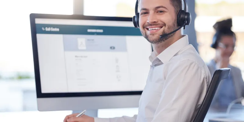 Đội ngũ tư vấn viên niềm nở với khách hàng