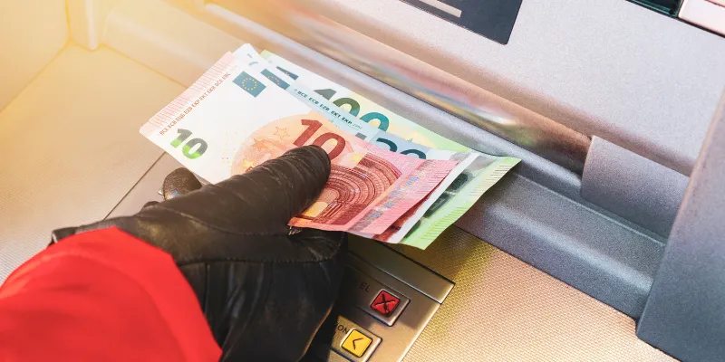 Rút tiền thông qua internet banking